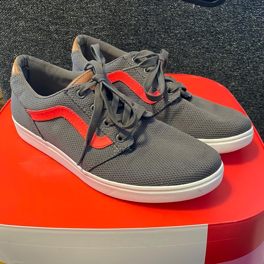 Women’s Vans, gray and coral, 10